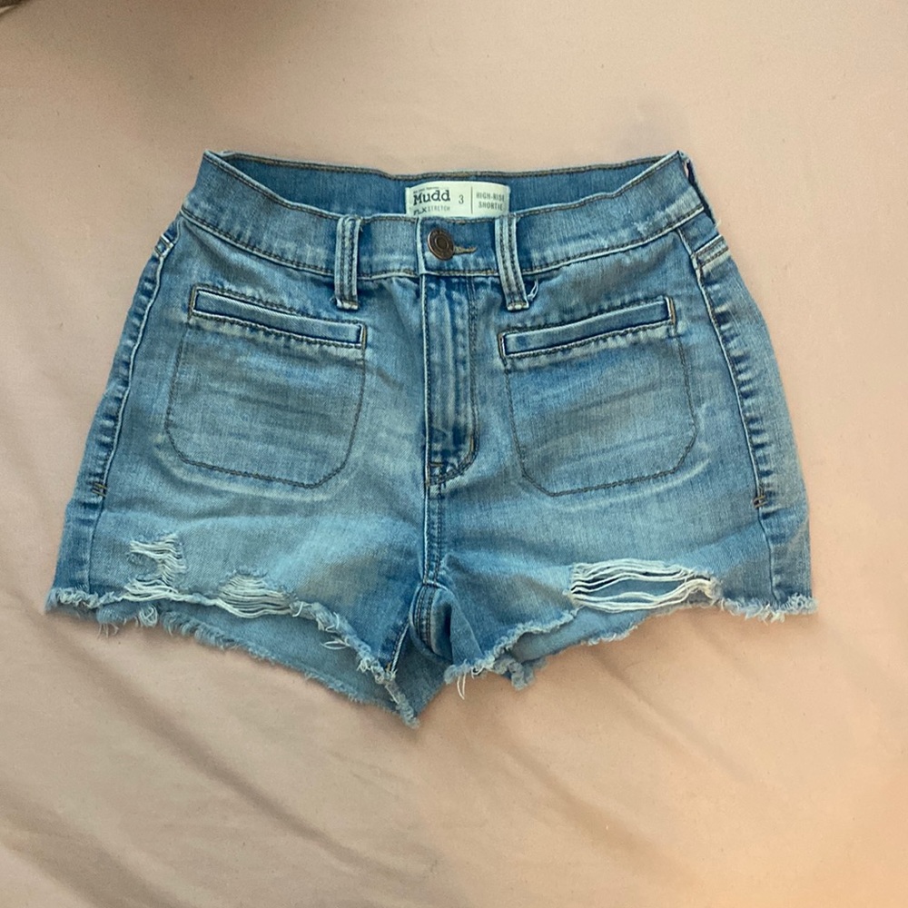 Muddy shorts light wash